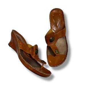 Clarks Artisan Tan Leather Wedge Thong‎ Sandals Women Size 9 Studded